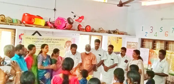 ഞീഴൂർ ഗ്രാമപഞ്ചായത്ത് പരിധിയില്‍ "ഫ്രൂട്‌സ്‌ ഡേ" പദ്ധതിക്ക് തുടക്കം കുറിച്ച് നിത്യസഹായകൻ ട്രസ്റ്റ്