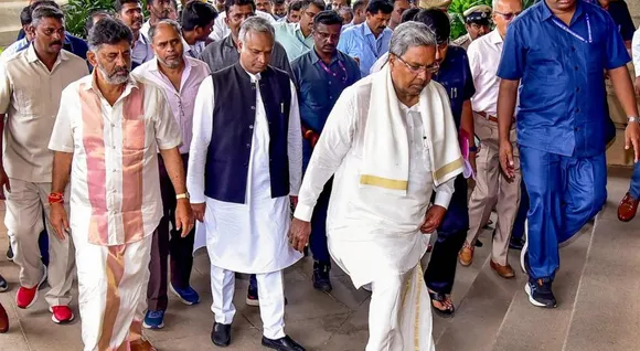 ‘പൂക്കളോ പൊന്നാടയോ ആദരസൂചകമായി നല്‍കിയാല്‍ ഞാന്‍ സ്വീകരിക്കില്ല, വേണമെന്നാണെങ്കില്‍ പുസ്തകങ്ങള്‍ തന്നോളൂ’; ജനങ്ങളോട് സിദ്ധരാമയ്യ