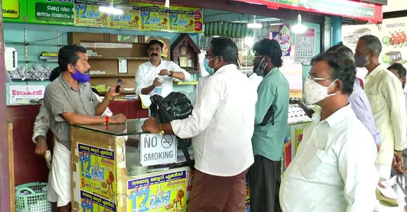 കള്ളന്‍ കയറിയതിനു പിന്നാലെ ഒരു കോടി രൂപ സമ്മാനമടിച്ച ലോട്ടറി കടയില്‍ വീണ്ടും കള്ളന്‍ കയറി, പിന്നാലെ കാരുണ്യയുടെ ഒന്നാം സമ്മാനം വീണ്ടും അടിച്ചു !