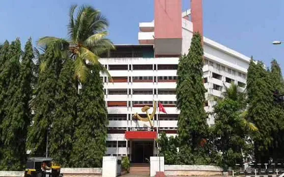 എകെജി സെന്ററിലേക്ക് സ്‌ഫോടകവസ്തു എറിഞ്ഞിട്ട് 23 ദിവസം, ഒന്നും കണ്ടെത്താനാകാതെ പൊലീസ്! അന്വേഷണം ക്രൈംബ്രാഞ്ചിന് വിട്ടു