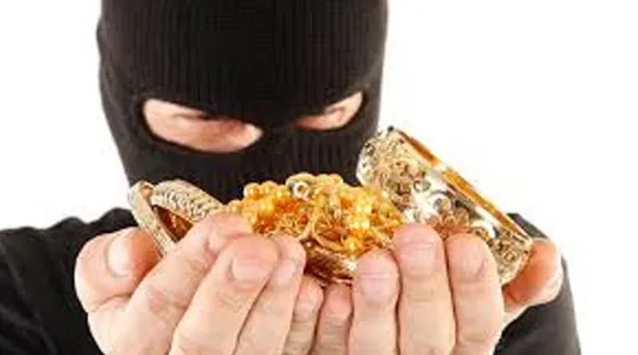 ഉറക്കം ചതിച്ചു! മോഷണം നടത്തിയ ശേഷം കള്ളന്‍ ടെറസില്‍ കിടന്നുറങ്ങി; കള്ളനെ കണ്ടത് രാവിലെ വീട്ടുടമ വ്യായാമത്തിനായി ടെറസില്‍ കയറിയപ്പോഴും !