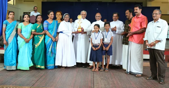 കോതമംഗലം രൂപതയിലെ മികച്ച എല്‍ പി സ്‌കൂളിനുള്ള ട്രോഫി മാറിക സെന്റ്‌ മേരീസ്‌ എല്‍.പി. സ്‌കൂള്‍ ഏറ്റുവാങ്ങി