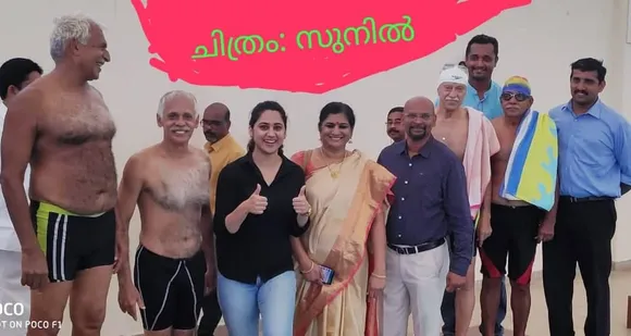തെളിനീർ നിറഞ്ഞ നീന്തൽ കുളം കണ്ടപ്പോൾ പ്രമുഖ സിനിമാ താരം മിയയ്ക്ക് ചാടാൻ മോഹം. ഇപ്പോൾ വേണ്ട , പിന്നീടാകാമെന്ന് പാലാ നഗരസഭാ ചെയർപേഴ്സൺ ബിജി ജോജോ. കേട്ടു നിന്നവരിൽ ചിരിയും കയ്യടിയും