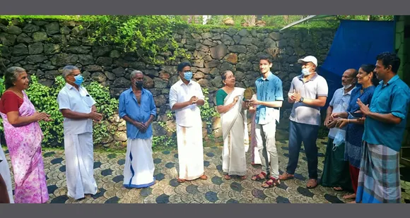 ഉഴവൂർ അരീക്കര വാർഡിൽ എസ്എസ്എൽസി, പ്ലസ് ടു പരീക്ഷയിൽ മുഴുവൻ എ പ്ലസ് നേടിയ മുഴുവൻ വിദ്യാർത്ഥികളെയും ഗ്രാമപഞ്ചായത്ത് പ്രസിഡൻ്റ് ജോണിസ് പി സ്റ്റീഫൻ്റെ നേതൃത്വത്തില്‍ പൗരാവലി സംഘം വീടുകളിൽ ചെന്ന് ആദരിച്ചു