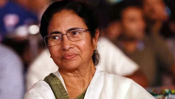 ബംഗാളിന് പുറത്ത് സർക്കാരുണ്ടാക്കാൻ തുനിഞ്ഞിറങ്ങി മമത. ത്രിപുരയിൽ പദയാത്ര നടത്തി പ്രചാരണം. ബംഗാളിലെപ്പോലെ സി.പി.എം-കോൺഗ്രസ് സഖ്യം പൊളിയുമെന്ന് പ്രവചനം. ഒറ്റയ്ക്ക് മത്സരിക്കുമെന്നും ഭരിക്കുമെന്നും ദീദിക്ക് ആത്മവിശ്വാസം