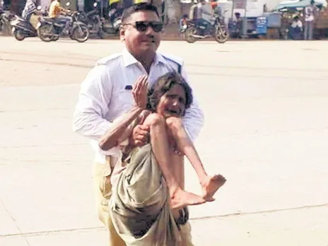 കാക്കിക്കുള്ളിലെ കരുണഹൃദയം