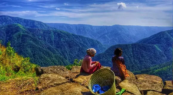 ഓരോ വ്യക്തിയ്ക്കും സ്വന്തമായി ‘പാട്ടുപേര്’ ഉള്ള നാട്; മേഘാലയയിലെ കോങ്തോങ് ഗ്രാമത്തിലെത്തിയിൽ അവിടെ എല്ലായ്പ്പോഴും മൂളിപ്പാട്ടിന്റെ ചൂളംവിളികളുടെ ബഹളം കേൾക്കാം
