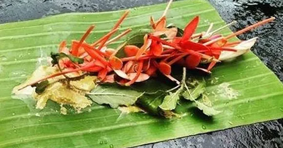 ക്ഷേത്രദര്‍ശനത്തിനെത്തുന്ന ഭക്തര്‍ പ്രസാദം സ്വീകരിക്കേണ്ട രീതികളറിയാം