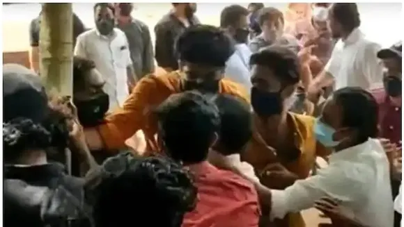 പഞ്ചായത്തിന് പുറത്ത് നിന്നും ഉള്ളവർക്ക് വാക്സിൻ നൽകുന്നതിനെ ചൊല്ലി സംഘർഷം; കാസർകോട് മൊഗ്രാൽപുത്തൂർ പഞ്ചായത്തിൽ വാക്സിനേഷൻ കേന്ദ്രത്തില്‍ കൂട്ടയടി