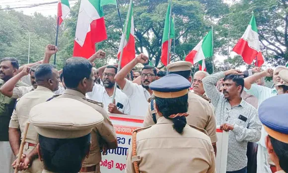 ശിരോവസ്ത്രത്തോട് അസഹിഷ്ണുത: പാലക്കാട് നഗരസഭയിലേക്ക് പ്രതിഷേധ മാർച്ച്