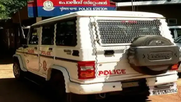 കാസർഗോഡ് മൊബൈൽ കടയിൽ അതിക്രമം; ഏഴ് പൊലീസുകാർക്കെതിരെ കേസ്