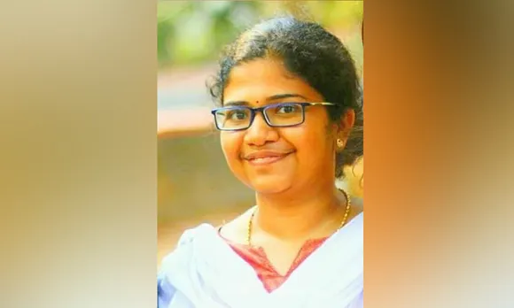 കോലത്തെ അക്ഷരത്തറവാട്ടിൽ വീണ്ടും കേന്ദ്ര പുരസ്ക്കാരം; അനഘ ജെ. കോലത്തിന് കേന്ദ്ര സാഹിത്യ അക്കാദമിയുടെ യുവ സാഹിത്യ പുരസ്‌കാരം