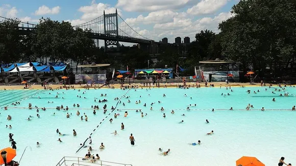 കോവിഡ്-19: വേനല്‍ക്കാലത്ത് ന്യൂയോര്‍ക്ക് നഗരത്തിലെ നീന്തല്‍ക്കുളങ്ങള്‍ അടച്ചിടും, കടല്‍ത്തീരങ്ങളും അടച്ചിടാന്‍ സാധ്യത