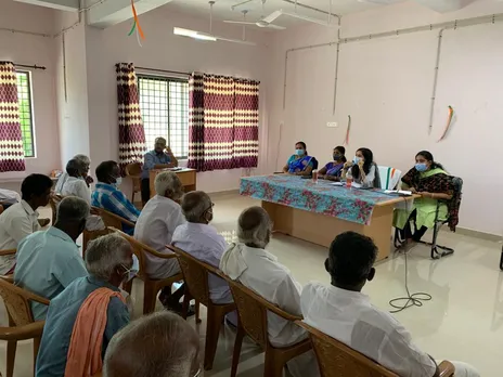 അട്ടപ്പാടിയിലെ ഊര് മൂപ്പൻമാരെ നേരിൽ കണ്ട് പാലക്കാട് ജില്ലാ കളക്ടർ മൃൺമയി ജോഷി