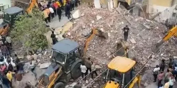 ഗുജറാത്തില്‍ മൂന്ന് നില കെട്ടിടം തകര്‍ന്നു വീണ് മൂന്ന് പേര്‍ മരിച്ചു