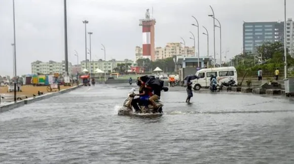 തമിഴ്‌നാട്ടിലെ തുടര്‍ച്ചയായ മഴ; മരിച്ചവരുടെ എണ്ണം എട്ട് , തീരദേശ ജില്ലകളില്‍ റെഡ് അലര്‍ട്ട്