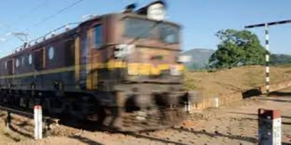 ഹെഡ്സെറ്റിൽ സംസാരിച്ച് ട്രാക്ക് മുറിച്ച് കടന്നു; ചെന്നൈയിൽ മലയാളി വിദ്യാർത്ഥിനി ട്രെയിന്‍ തട്ടിമരിച്ചു