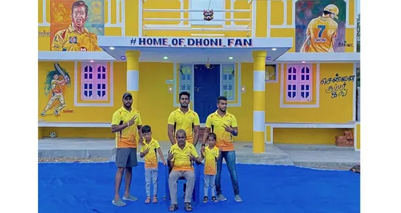 ധോണിയോടുള്ള ആരാധന ഇങ്ങനെയും !