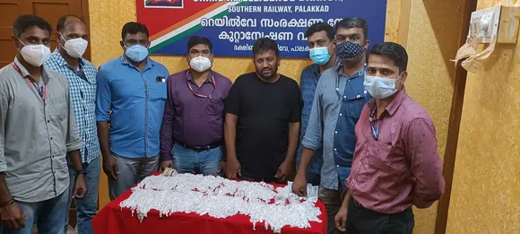 മതിയായ രേഖകളില്ലാതെ പട്ന എറണാകുളം എക്സ്പ്രസ്സിൽ കടത്തിക്കൊണ്ടുവന്ന 31 കിലോ 660 ഗ്രാം വെള്ളി ആഭരണങ്ങൾ പിടികൂടി;ഒരാൾ അറസ്റ്റിൽ