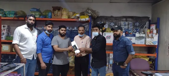 സ്പോണ്‍സറുടെ ചതിയില്‍ കുടുങ്ങി സര്‍വ്വതും നഷ്ട്ട്ടപെട്ട ഇസ്മായിലും രഘുവും നാടണഞ്ഞു.