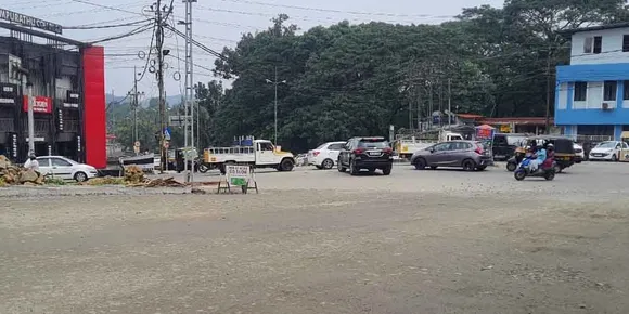 പാലാ ബൈപ്പാസിലെ കുപ്പിക്കഴുത്തുകളിലെ വീതികൂട്ടല്‍ പ്രഹസനം ! ബൈപ്പാസിനു തുരങ്കം വച്ച ഭൂ ഉടമകളുമായി ഒത്തുകളിയുണ്ടായി. ആര്‍വി ജംഗ്ഷനിലും സിവില്‍ സ്റ്റേഷന്‍ ജംഗ്ഷനിലും ഫ്രീ ലെഫ്റ്റില്ല ! ആര്‍വി ജംഗ്ഷനില്‍ ഒരു മാസത്തിനിടെ 11 അപകടങ്ങള്‍ ! കുപ്പിക്കഴുത്ത് ഊരാക്കുടുക്കാകും ?