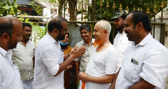 ഈരാറ്റുപേട്ടയുടെ ഹൃദയം കവര്‍ന്ന് യുഡിഎഫ് സ്ഥാനാര്‍ഥി അഡ്വ. ടോമി കല്ലാനി; നഗരത്തിന്റെ മുക്കിലും മൂലയിലും സ്ഥാനാര്‍ത്ഥിയെ സ്വീകരിക്കാനെത്തിയത് ആയിരങ്ങള്‍; നഗരത്തെ ഇളക്കിമറിച്ച് റോഡ് ഷോ; അസഭ്യവര്‍ഷവും ഗുണ്ടായിസവുമല്ല, സമാധാനവും സൗഹാര്‍ദ്ദവും വികസനവുമാണ് പൂഞ്ഞാറിനാവശ്യമെന്ന് അഡ്വ. ടോമി കല്ലാനി