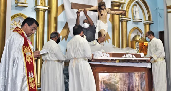 ഷിക്കാഗോ തിരുഹൃദയ ക്നാനായ കത്തോലിക്കാ ദൈവാലയത്തിലെ വിശുദ്ധവാര തിരുകർമ്മങ്ങൾ ഭക്തിസാന്ദ്രമായി