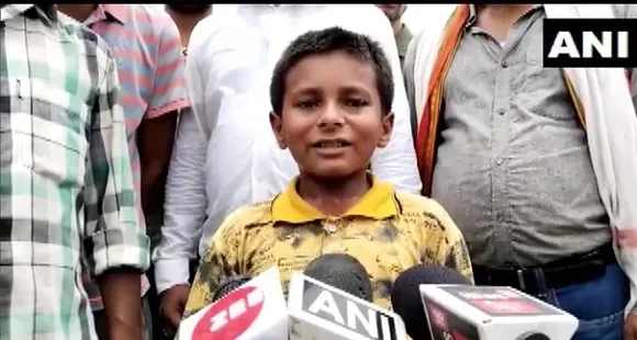 ഫീസ് അടയ്ക്കാത്തതിനാല്‍ സ്വകാര്യ സ്‌കൂളില്‍ നിന്ന് പുറത്താക്കി; സര്‍ക്കാര്‍ സ്‌കൂളില്‍ അധ്യാപകരില്ല! മദ്യപാനിയായ അച്ഛന്‍ കുടുംബം നോക്കാത്തതിനാല്‍ പഠിക്കാന്‍ സഹായിക്കണം; ബിഹാര്‍ മുഖ്യമന്ത്രിയോട് സഹായം അഭ്യര്‍ത്ഥിച്ച് പന്ത്രണ്ടുകാരന്‍-വീഡിയോ ഏറ്റെടുത്ത് സോഷ്യല്‍ മീഡിയ