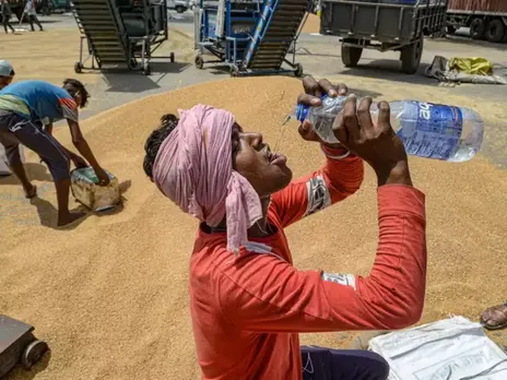 ഉത്തരഭാരതം ചുട്ടുപഴുക്കുന്നു... ഡൽഹി, ഹരിയാന, ഉത്തർപ്രദേശ് എന്നീ സംസ്ഥാനങ്ങളിൽ താപനില 45 ഡിഗ്രിവരെയെത്തിയിക്കുന്നു !