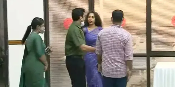മോണ്‍സണ്‍ മാവുങ്കലിനെതിരായ ബലാത്സംഗകേസില്‍ ഇരയുടെ പേര് വെളിപ്പെടുത്തി, കര്‍ശന പരിശോധന മറികടന്ന് അനിത എങ്ങനെ നിയമസഭാ സമുച്ചയത്തില്‍ പ്രവേശിച്ചു? അന്വേഷണം