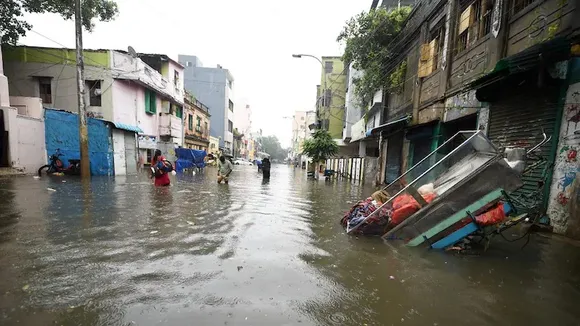 തമിഴ്നാട്ടിൽ വിവിധ ജില്ലകളിലായി കഴിഞ്ഞ 36 മണിക്കൂറിനിടെ അഞ്ച് പേർ മരിച്ചു; തമിഴ്നാട്ടിൽ ഇതുവരെ പെയ്തത് സാധാരണ മൺസൂൺ കാലത്തെക്കാൾ 70 ശതമാനം അധികം മഴ