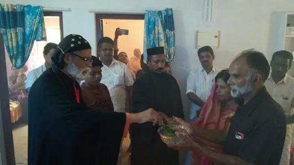 മുളപ്പുറം സെന്‍റ്‌ ജോര്‍ജ്‌ ഓര്‍ത്തഡോക്‌സ്‌ സുറിയാനി പള്ളിയുടെ നേതൃത്വത്തില്‍ നിര്‍ദ്ധന കുടുംബത്തിന്‌ വീട്‌ നിര്‍മ്മിച്ചു നല്‍കി