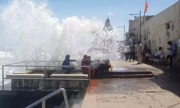 ബിപോർജോയ് ചുഴലിക്കാറ്റ് നാളെ കരതൊട്ടേക്കും; മണിക്കൂറിൽ 150 കിലോമീറ്റർ വേഗത്തില്‍ കാറ്റടിക്കുംഗുജറാത്തിൽ നിന്ന് ഇരുപതിനായിരം പേരെ മാറ്റിപ്പാർപ്പിച്ചു