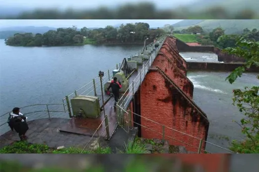 മുല്ലപ്പെരിയാർ ഡാം വീണ്ടും തുറന്നു; ജലനിരപ്പ് 141 അടി പിന്നിട്ടു; ജാഗ്രതാ നിർദ്ദേശം; ഇടുക്കി അണക്കെട്ടും തുറക്കും
