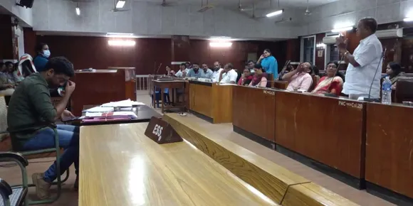 ഈ സാമ്പത്തിക വർഷം കഴിയുന്നതിനുമുമ്പ് പ്രവർത്തികൾ ചെയ്തു തീർക്കണമെന്നാവശ്യപ്പെട്ട് പാലക്കാട് നഗരസഭാ സ്പെഷ്യൽ കൗൺസിൽ യോഗത്തിൽ കൗൺസിലർമാർ