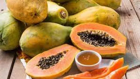 മുഖത്തെ കറുത്തപാടുകൾ മാറാൻ പപ്പായ രണ്ട് രീതിയിൽ ഉപയോ​ഗിക്കാം..