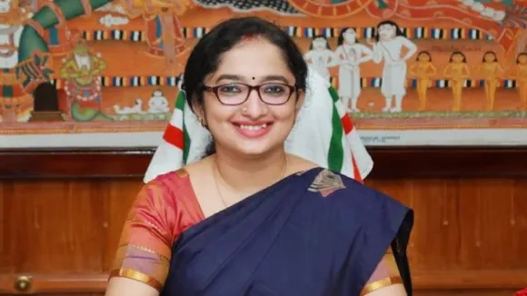 രണ്ട് പുരുഷന്മാർ വാത്സല്യത്തോടെ അടുത്തിരുത്തി, വസ്ത്രം അഴിച്ചു, ബാല്യകാലത്തെ ദുരനുഭവം വെളിപ്പെടുത്തി കളക്ടർ