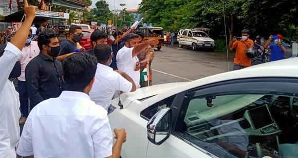 രാപ്പകൽ സമരത്തിനിടയിൽ ഫ്രറ്റേണിറ്റി പ്രവർത്തകർ പാലക്കാട് കലക്ട്രേറ്റ് പടിക്കൽ മന്ത്രി എ.കെ ശശീന്ദ്രനെ തടഞ്ഞു. നേതാക്കളുള്‍പ്പെടെ നിരവധി ഫ്രറ്റേണിറ്റി പ്രവര്‍ത്തകര്‍ അറസ്റ്റില്‍