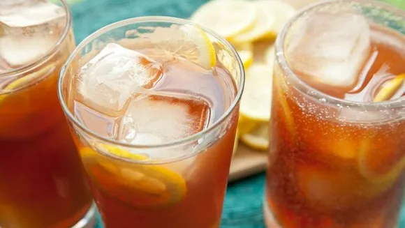 ഒന്ന് മനസ് വച്ചാൽ വ്യത്യസ്ത രുചിയിൽ ഐസ് ടീ വളരെ എളുപ്പം വീട്ടിൽ  തയ്യാറാക്കാം!!