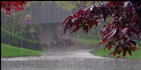 ഇടുക്കി അണക്കെട്ടിലെ ജലനിരപ്പ് 2398.68 അടിയായി ഉയർന്നു, 2399.03 അടി എത്തിയാൽ റെഡ് അലർട്ട് പ്രഖ്യാപിക്കും; മഴ തുടർന്നാൽ അണക്കെട്ട് തുറക്കും; മുല്ലപ്പെരിയാർ ജലനിരപ്പ് 139.85 അടിയായി ഉയർന്നു; നെയ്യാറിൽ ഒരു സ്ത്രീയുടെ മൃതദേഹം കിട്ടി; കനത്ത മഴയും നാശ നഷ്ടങ്ങളുമുണ്ടായ തിരുവനന്തപുരം ജില്ലയിൽ അതീവ ജാ​ഗ്രത