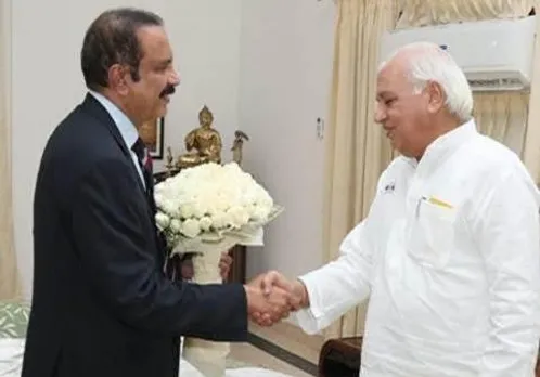 ഡോ. ആസാദ് മൂപ്പന്‍ ഗവര്‍ണറെ സന്ദര്‍ശിച്ചു