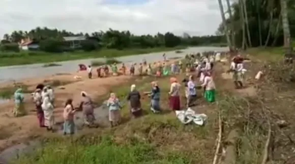 മലമ്പുഴ മുക്കൈ പുഴയില്‍ നിന്നും തൊഴിലുറപ്പു പണിക്കാർ വാരി ഓരത്തിട്ട മണല്‍ പുഴയിലേക്കു തന്നെ ഒലിച്ചിറങ്ങുന്നു. അധികൃതരുടെ അനാസ്ഥയ്ക്കെതിരെ നടപടി സ്വീകരിക്കണമെന്നാവശ്യപ്പെട്ട് നാട്ടുകാര്‍