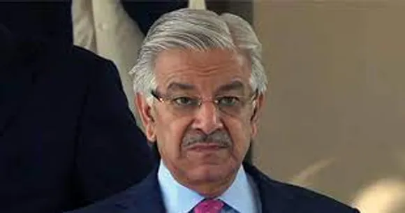 പാകിസ്ഥാനിലെ പെഷാവാർ സ്ഫോടനവുമായി ബന്ധപ്പെട്ട് സംസാരിക്കുന്നതിനിടെ വിവാദ പരാമർശവുമായി പാകിസ്ഥാൻ പ്രതിരോധ മന്ത്രി ഖ്വാജ ആസിഫ്