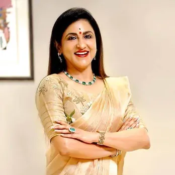 പണ്ട് ശീമാട്ടിയിൽ നടന്ന റെയ്ഡിനിടെ ഭർത്താവ് കണ്ണൻ ആത്മഹത്യയ്ക്ക് ശ്രമിച്ചു. അന്ന് ഗർഭിണിയായിരുന്ന താൻ ഒറ്റയ്ക്കാണ് കണ്ണനെ ആശുപത്രിയിലെത്തിച്ചു രക്ഷപെടുത്തിയത്. പിന്നീട് ഭര്‍ത്താവിന്റെ മരണം വല്ലാതെ തളര്‍ത്തി. അന്ന് രാവും പകലും കരഞ്ഞിരുന്ന ഞാൻ പിന്നീടങ്ങോട്ട് വാശിയോടെ പൊരുതി. യൂറോപ്പിലും സിംഗപൂരിലുമൊക്കെ ഒറ്റയ്ക്ക് യാത്ര ചെയ്തു - പിന്നിട്ട കാലങ്ങളെക്കുറിച്ച് തുറന്നുപറഞ്ഞു ശീമാട്ടി ഉടമ ബീന കണ്ണന്‍