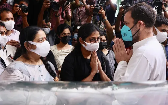 പി.ടി വിടവാങ്ങി; തൃക്കാക്കര പിടിക്കാന്‍ ഇനിയാരുവരും ? പി.ടി തോമസിന്റെ പിന്‍ഗാമിക്കായി പാര്‍ട്ടിയില്‍ ഇനി ചര്‍ച്ച സജീവമാകും. പി.ടിയുടെ കുടുംബത്തില്‍ നിന്നും ആരുമുണ്ടാകില്ലെന്നു സൂചന. സാമുദായിക പേരുപറഞ്ഞ് സീറ്റ് ചോദിക്കാനിടയുള്ള പഴയുമുഖങ്ങളോട് പാര്‍ട്ടി 'നോ' പറയും ! തൃക്കാക്കരയില്‍ വാടക വീട് അന്വേഷിക്കാനിടയുള്ള നേതാക്കളുടെ നീക്കം മുമ്പേ കണ്ട് നേതൃത്വം. തൃക്കാക്കരയില്‍ ഇക്കുറി വരാനിടയുള്ളയുള്ളത് പുതുമുഖം തന്നെ