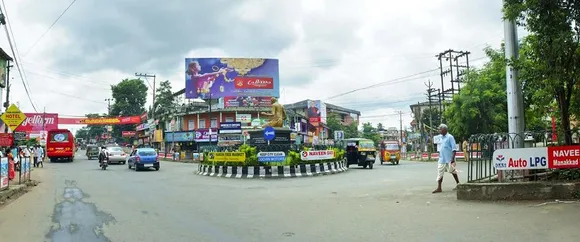 തൊടുപുഴ നഗരത്തില്‍ പകല്‍സമയത്തുപോലും മദ്യമയക്കുമരുന്ന്‌ ലഹരിയില്‍ വിദ്യാര്‍ത്ഥികളുടെ കൂത്താട്ടം