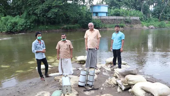 പ്രളയ ജലം വീടുകളിലേക്ക് കയറുംമുമ്പ് രക്ഷപ്പെടാം.വെള്ളം പൊങ്ങിയാൽ അലാറം അടിക്കുന്ന യന്ത്രവുമായിമോഹൻകുമാർ