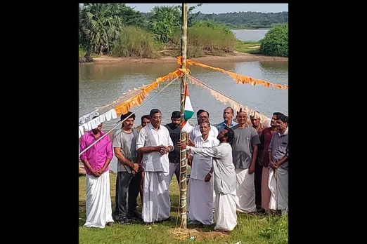 ഭാരതപ്പുഴയോരത്ത് കുറ്റിക്കാട് മേഖലാ കോൺഗ്രസ് കമ്മിറ്റി സ്വാതന്ത്ര്യദിനാഘോഷം നടത്തി