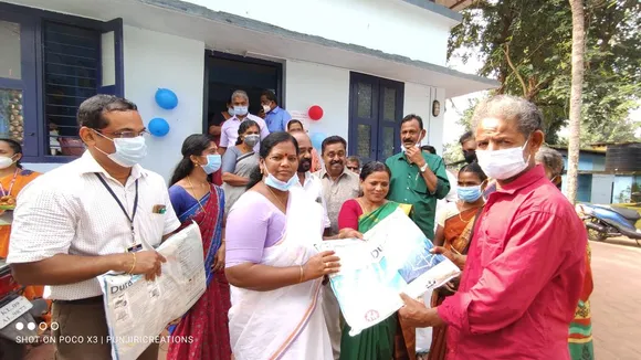 കരിമ്പ ഗ്രാമ പഞ്ചായത്ത് വാർഷിക പദ്ധതിയിലുൾപ്പെടുത്തി രോഗികൾക്ക് യാത്രചിലവ് വിതരണവും ആശ പ്രവർത്തകർക്ക് രോഗ നിർണ്ണയ കിറ്റും നൽകി