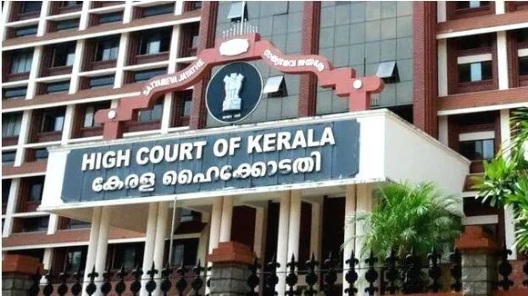 വീട്ടില്‍ മൃഗങ്ങളെ വളര്‍ത്തുന്നവര്‍ ആറു മാസത്തിനകം ലൈസന്‍സെടുക്കണമെന്ന് ഹൈക്കോടതി